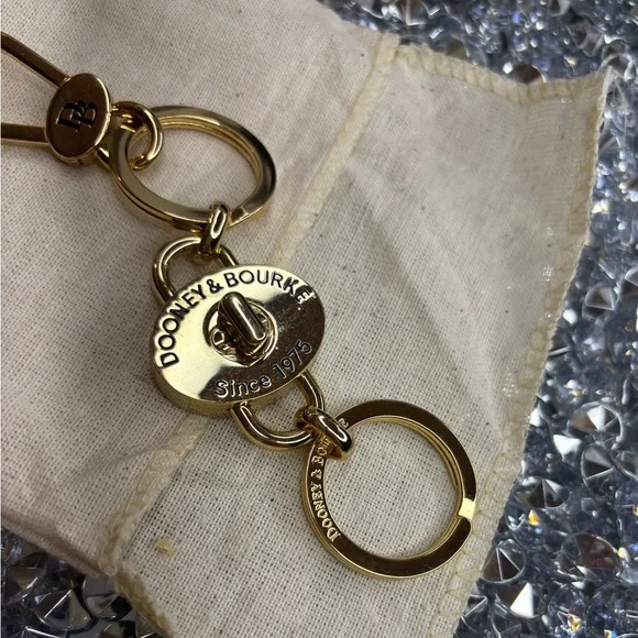 Dooney & Bourke Turnlock Valet Key Fob Ring Keychain NWOT - Picture 3 of 5